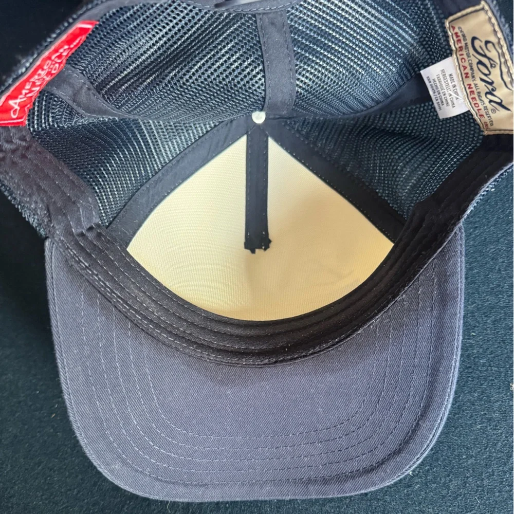 Ford navy&Cream Trucker Hat⭐️excellent condition⭐️ unisex⭐️adjustable⭐️like NEW